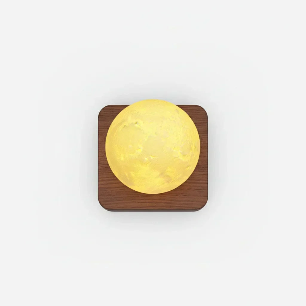 Lampe lune flottante allumée dans une chambre